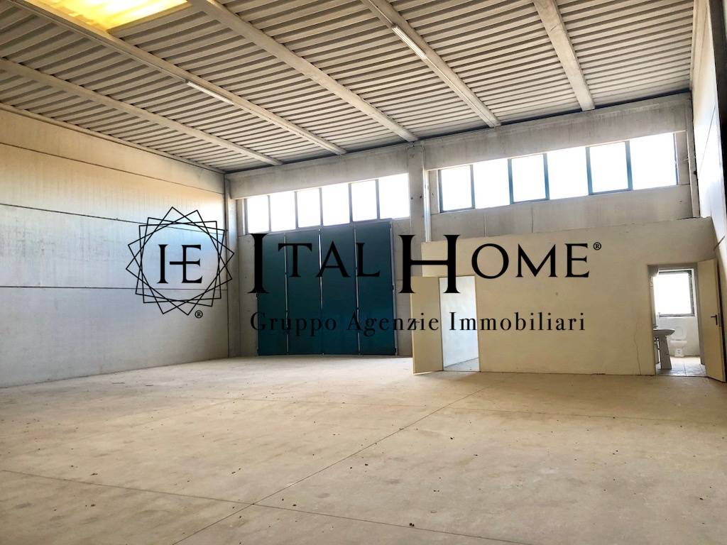 Capannone a Calolziocorte