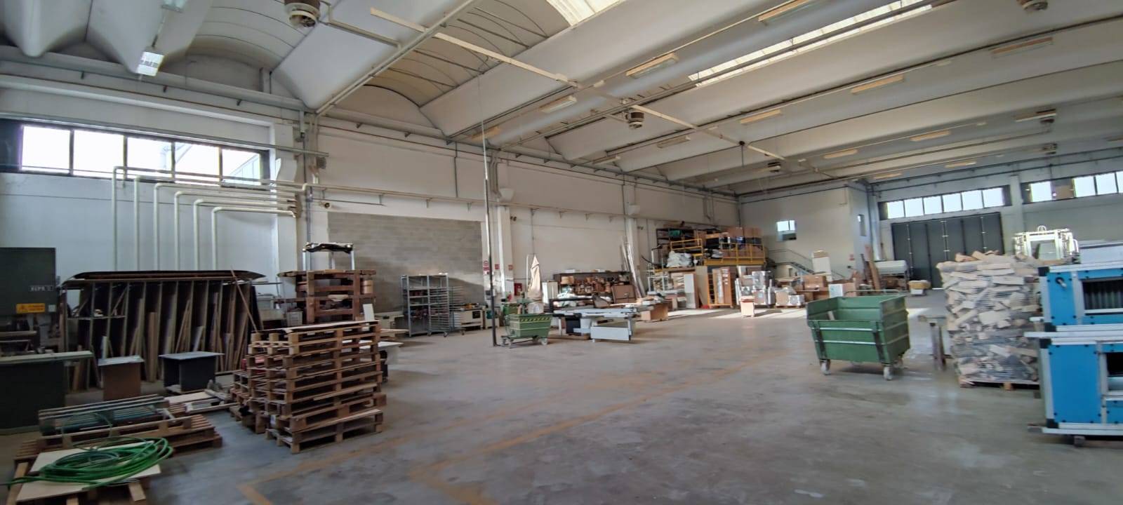 Capannone a Mariano Comense