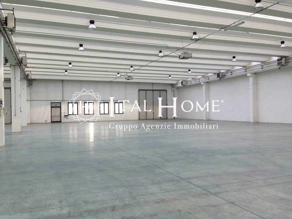 Capannone a Novedrate