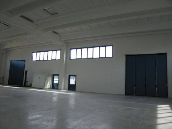 Capannone a Mariano Comense