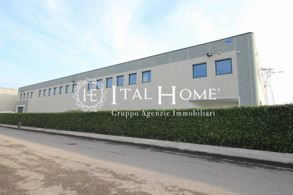 Capannone a Valmadrera