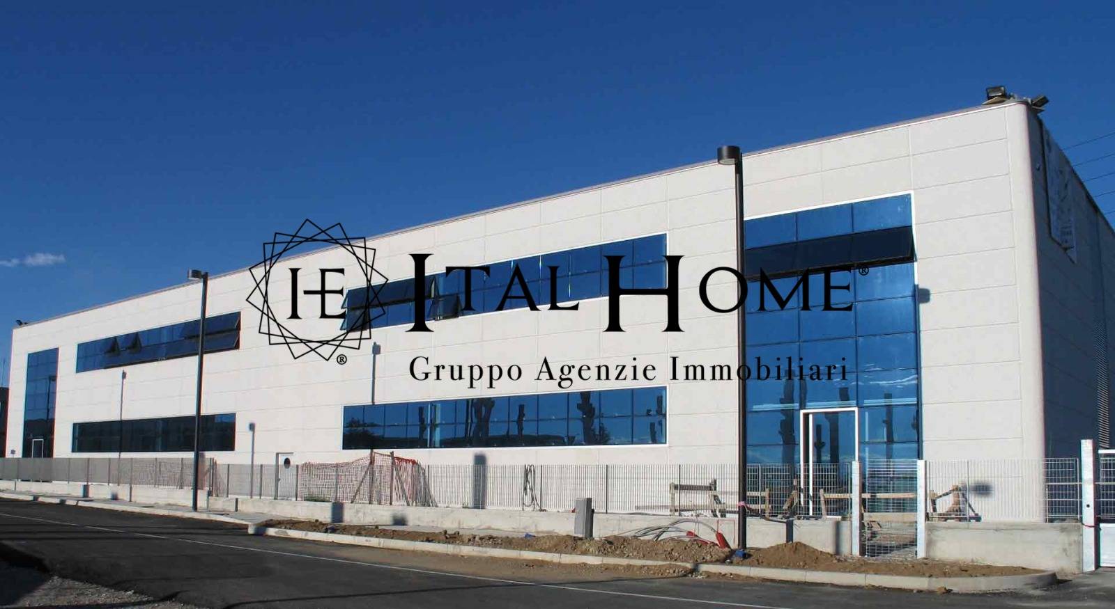 Capannone a Mariano Comense