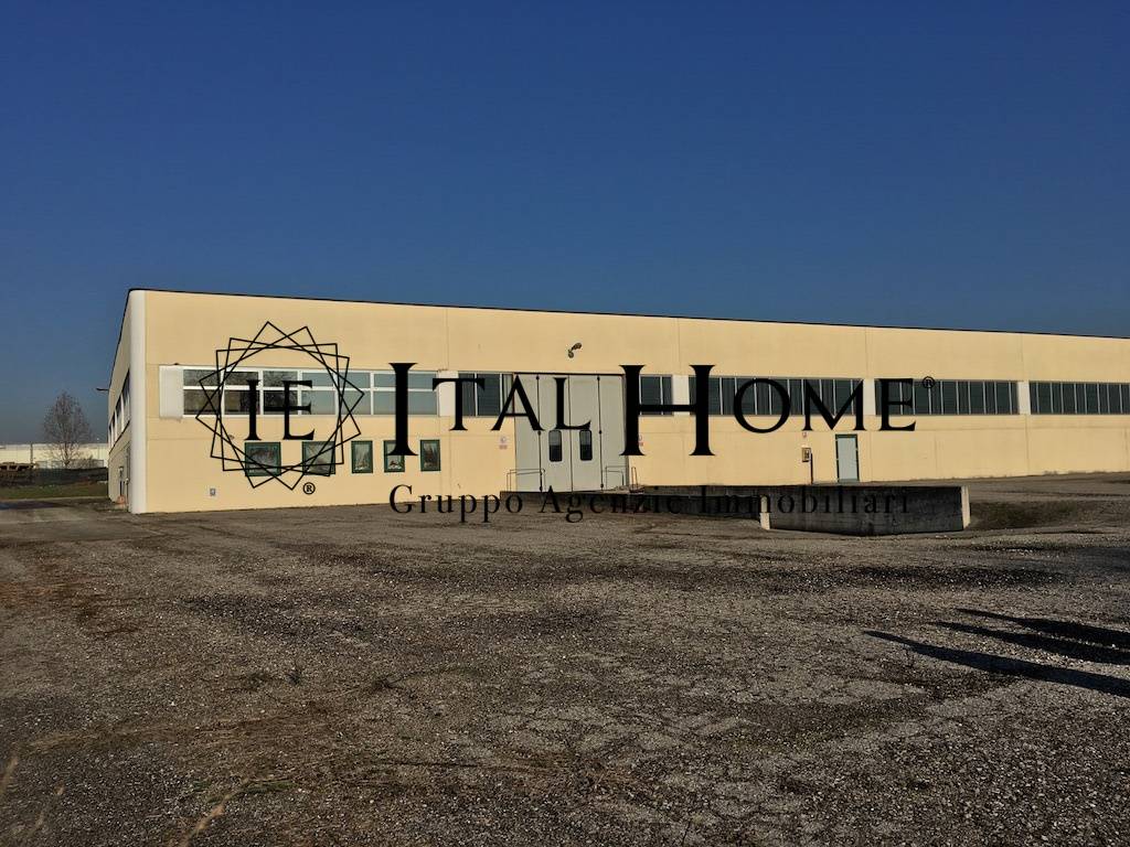 Capannone a Calolziocorte