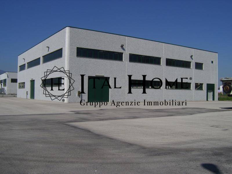 Capannone a Santa Maria Hoè