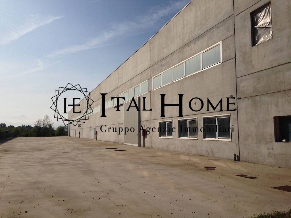 Capannone a Calolziocorte