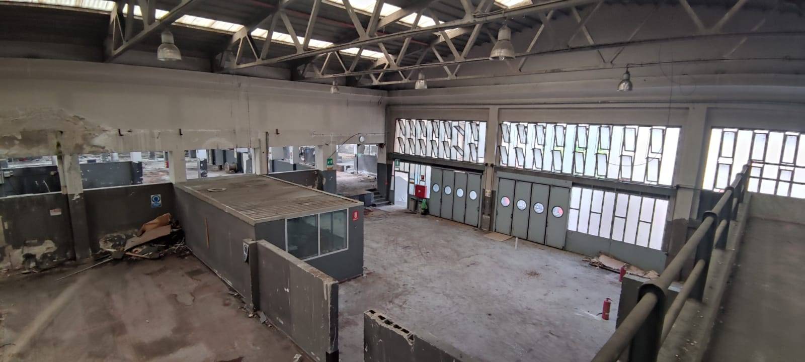 MAGAZZINO IN VENDITA ZONA SALA AL BARRO DI 800 MQ