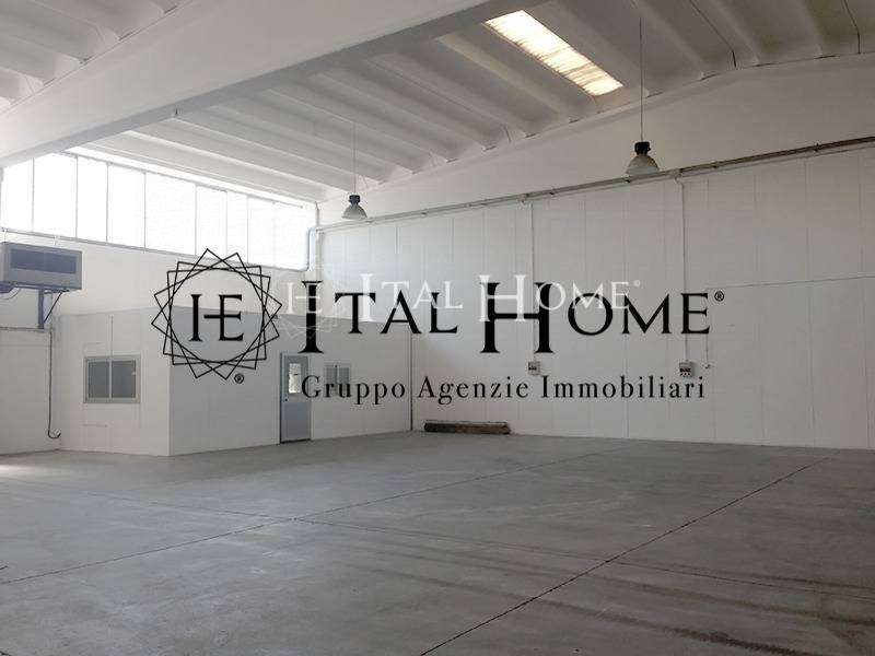 CAPANNONE + ATTIVITA' IN VENDITA A BRESSO 